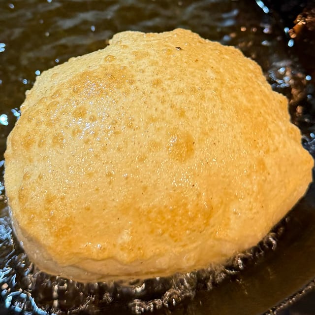 Poori (2Pcs).