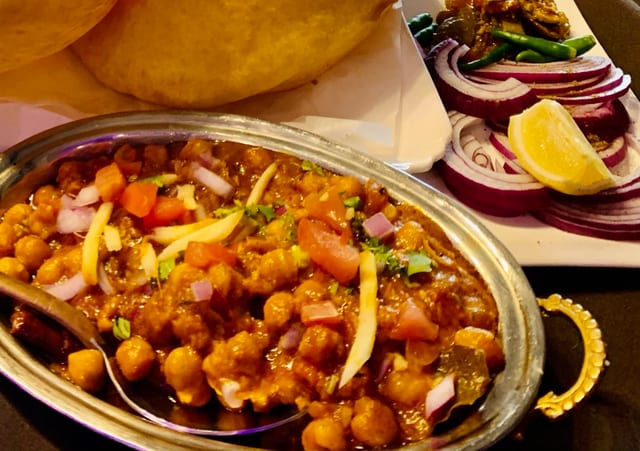 Bhature (2Pcs).